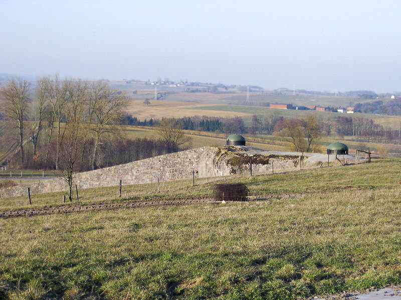 Ligne Maginot - SCHOENENBOURG - (Ouvrage d'artillerie) - Bloc 1
Casemate d'infanterie (jumelages de mitrailleuses Reibel, canon antichar de 47mm, créneau FM et cloche GFM)