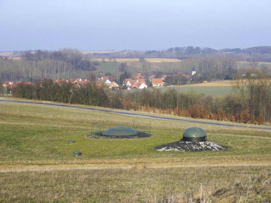 Ligne Maginot - SCHOENENBOURG - (Ouvrage d'artillerie) - Bloc 3
Tourelle de 75 R 32 et cloche GFM