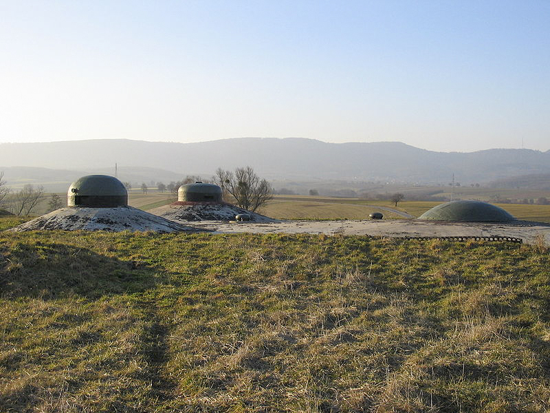 Ligne Maginot - SCHOENENBOURG - (Ouvrage d'artillerie) - Bloc 4
Tourelle de 75 R 32 et cloche GFM, avec une cloche observatoire d'artillerie VDP