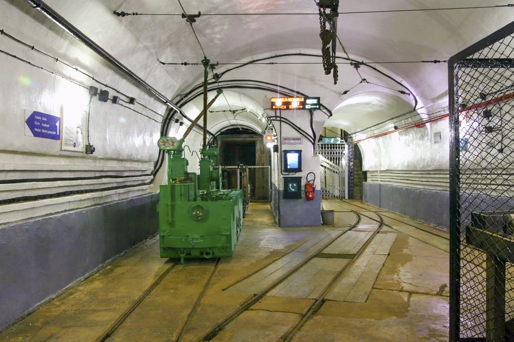 Ligne Maginot - SCHOENENBOURG - (Ouvrage d'artillerie) - Le bas du bloc d'entrée munitions avec un locotracteur Vetra