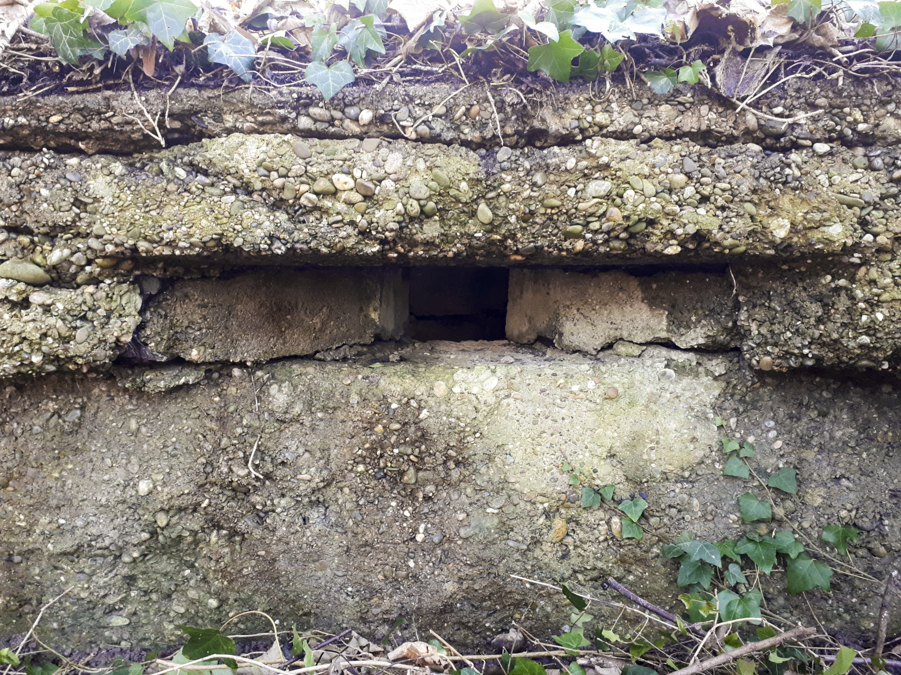 Ligne Maginot - WALDHOF CENTRE - (Blockhaus pour arme infanterie) - Détail du créneau gauche