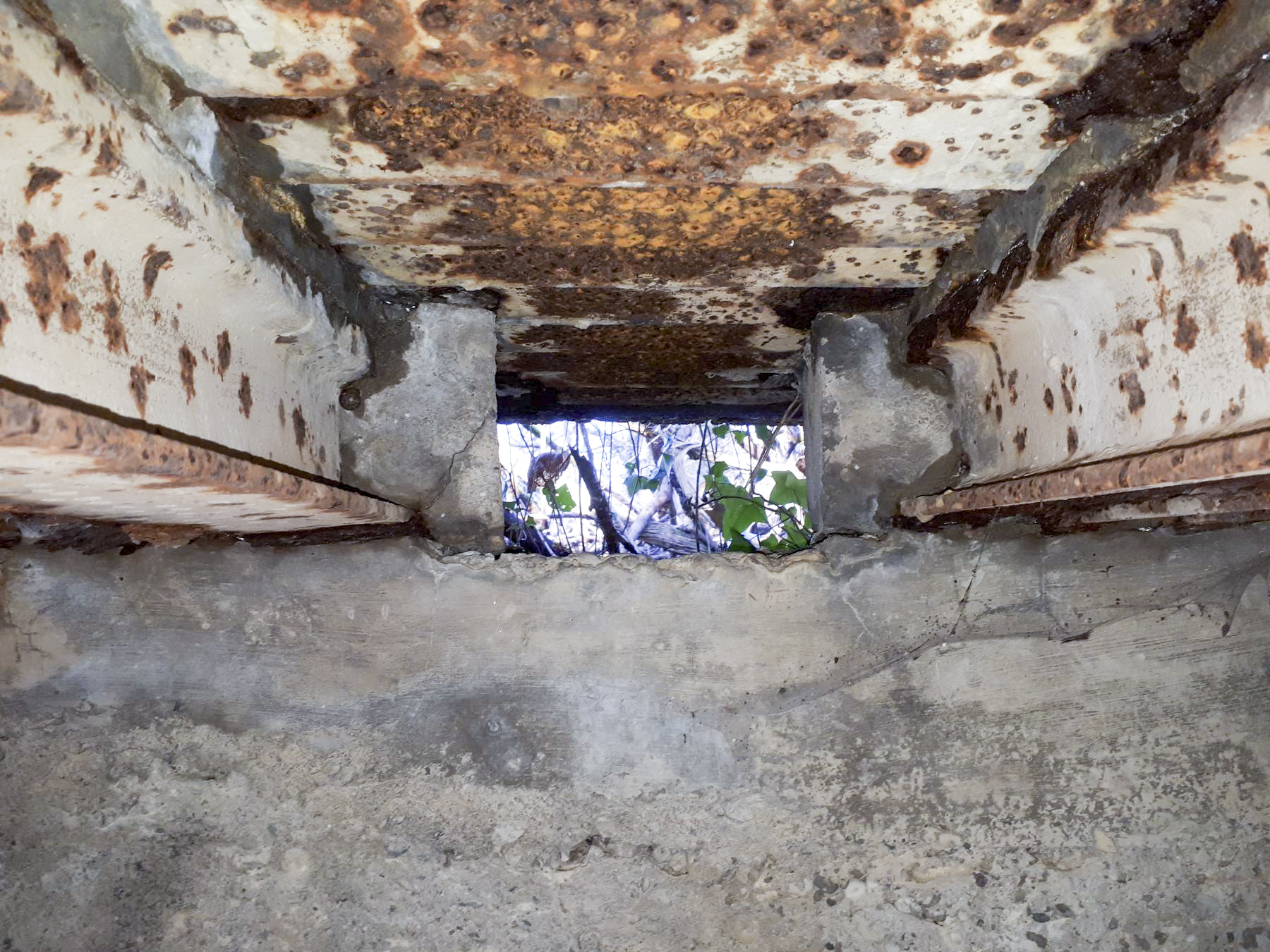 Ligne Maginot - WALDHOF CENTRE - (Blockhaus pour arme infanterie) - Détail du créneau gauche