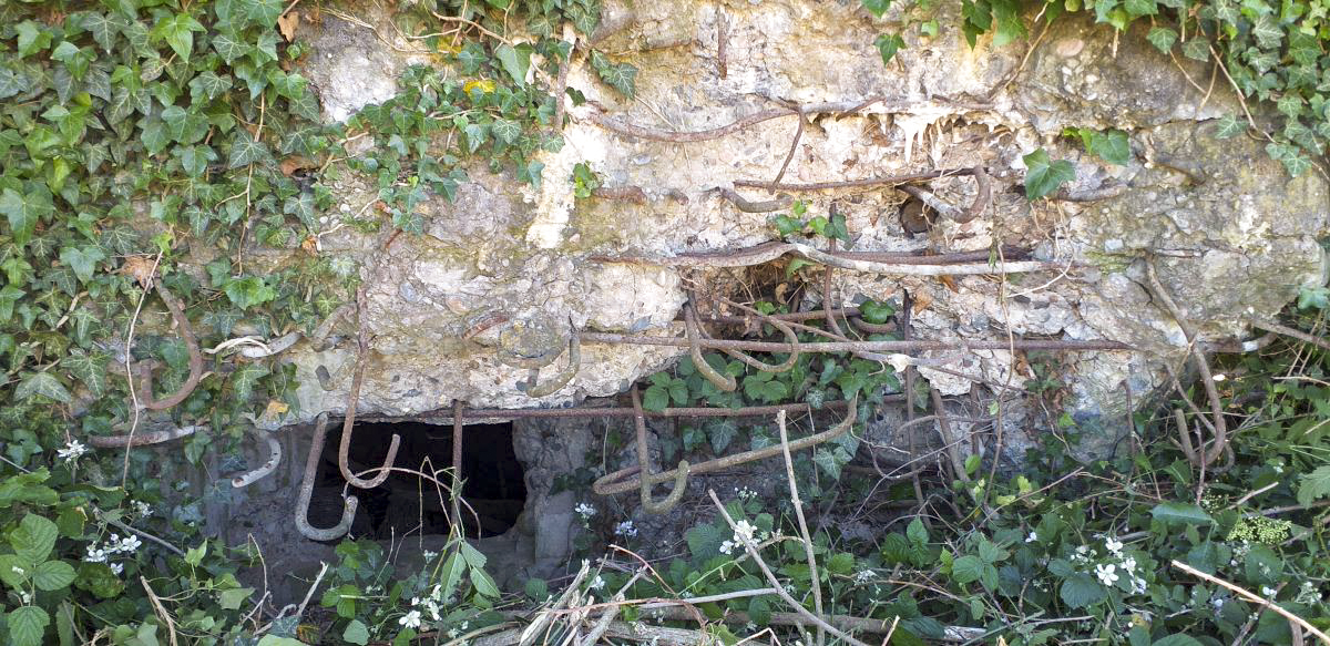 Ligne Maginot - KERNEIS - (Blockhaus pour arme infanterie) - Dégâts sur la visière du créneau