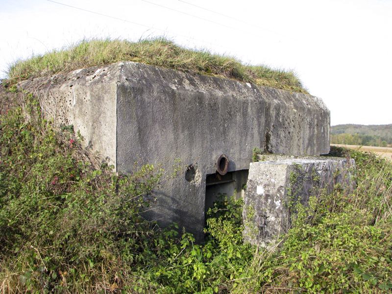 Ligne Maginot - KIRCHGRUBE Nord ( Blockhaus pour arme infanterie ) - L'entrée protégée par un mur bétonné en chicane