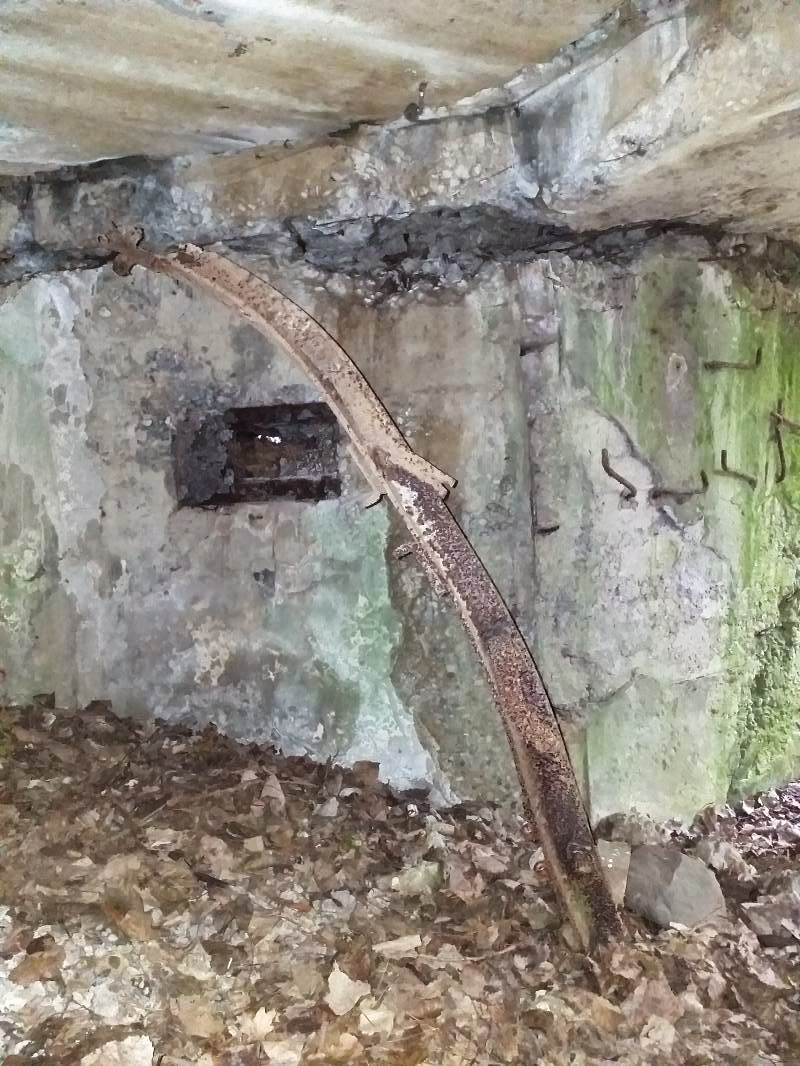 Ligne Maginot - OBERSEEBACH 2 ( Blockhaus pour canon ) - Reste du cadre de porte entrée homme