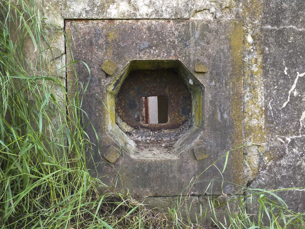 Ligne Maginot - TRIMBACH EST - (Blockhaus pour arme infanterie) - Détail créneau FM