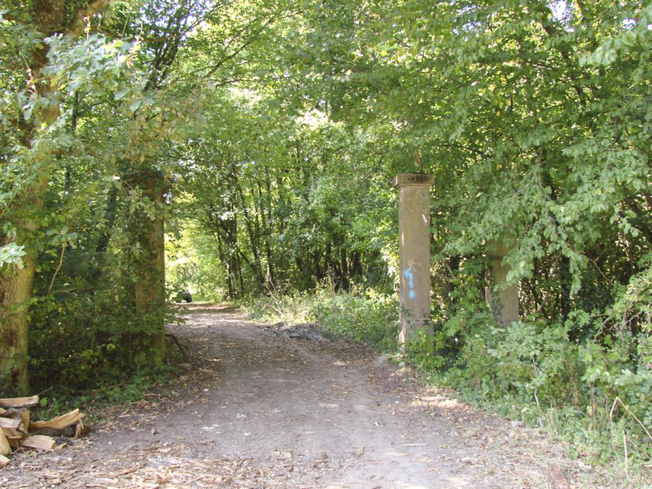 Ligne Maginot - ELZANGE - (Camp de sureté) - L'entrée du camp
En prenant le chemin venant de l'abri du Bichel Sud.