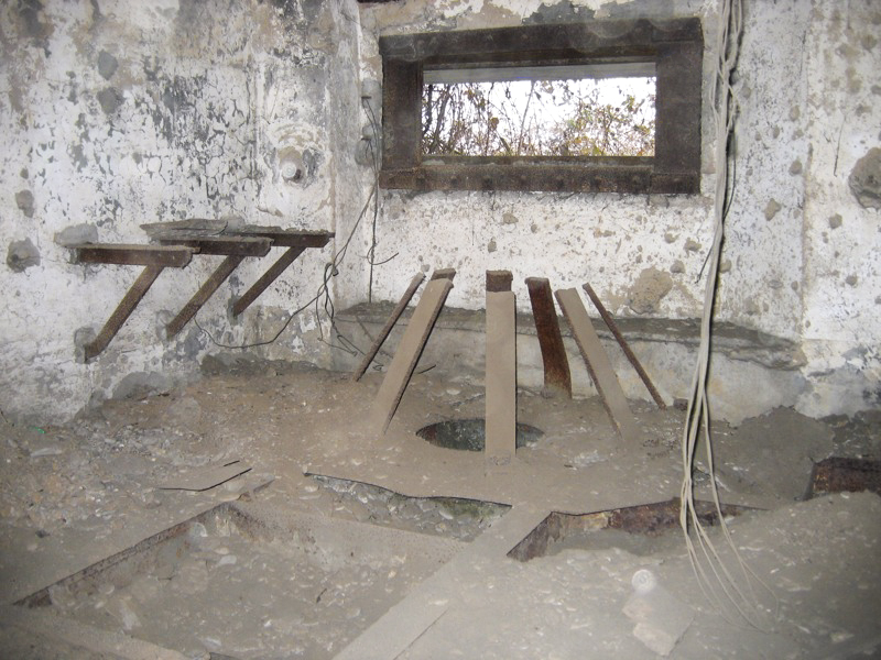 Ligne Maginot - KUBELMUEHLE 2 (AVANT POSTE) - (Blockhaus pour canon) - Vue intérieure du créneau de 47