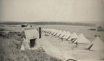 Ligne Maginot - PETIT REDERCHING - (Abri) - Bivouac du 153e RIF devant l'abri de Petit-Réderching.