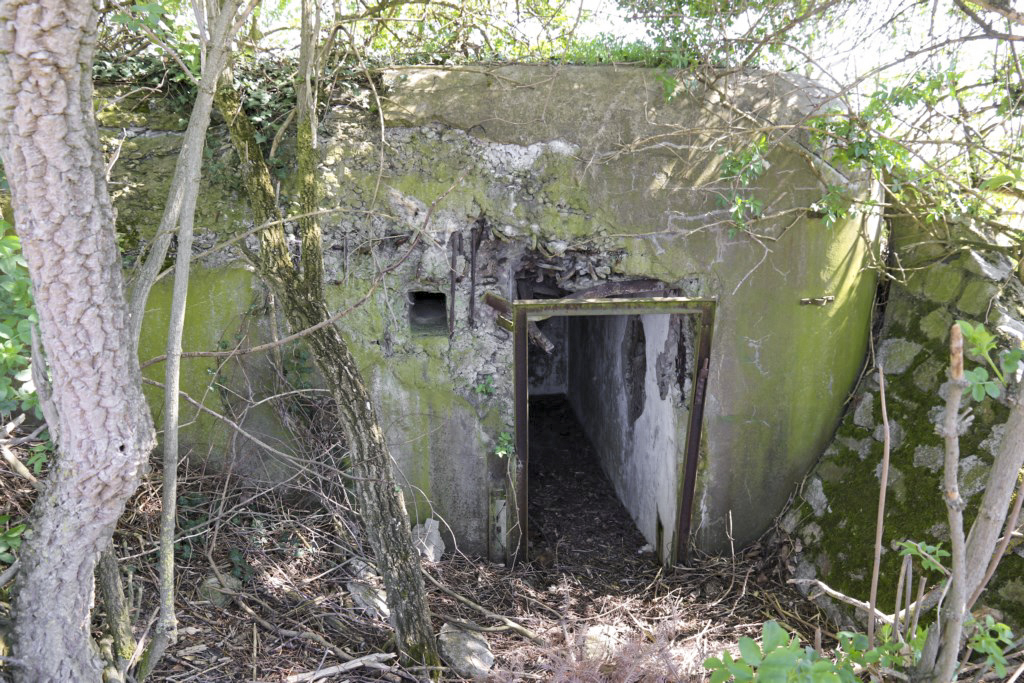 Ligne Maginot - A - (Chambre de coupure - Avec central) - Le bloc a des impacts.