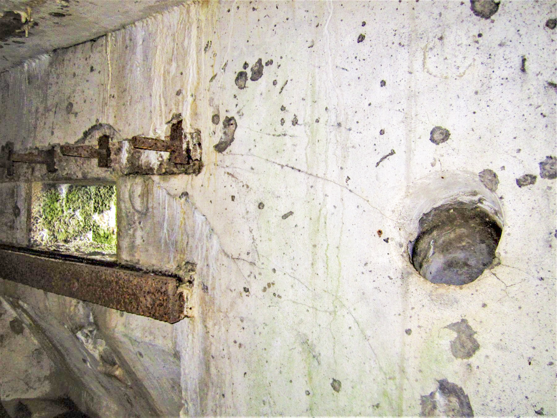 Ligne Maginot - PFAFFENBRONN 3 - (Blockhaus pour arme infanterie) - Goulotte à grenades