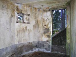 Ligne Maginot - FM77 - BETZENTHAL 4 - (Blockhaus pour arme infanterie) - L'entrée et le créneau latéral 