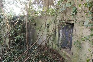 Ligne Maginot - 18 - MOULIN DE LA WANTZENAU - (Blockhaus pour arme infanterie) - L'entrée du blockhaus et la partie gauche de l'extension à ciel ouvert