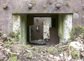 Ligne Maginot - DACHSECK 1 (Blockhaus pour canon) - Avec l'accés pour canon visible à l'ariére