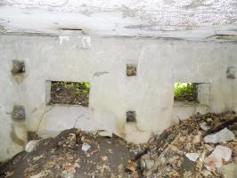 Ligne Maginot - Blockhaus Bb59-B - BOIS de l'HERMITAGE Nord - Face frontale, créneaux Hotchkiss