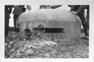 Ligne Maginot - BOIS DE HOFFEN EST - O3 - (Casemate d'infanterie - Simple) - Cloche VDP en Juin 1940