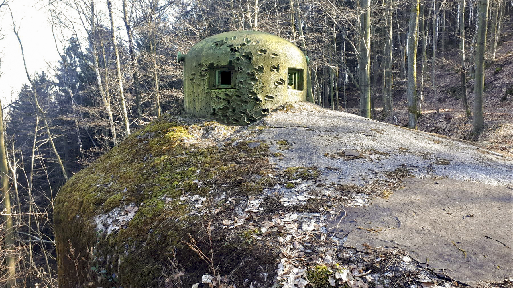 Ligne Maginot - GUNSTHAL COL EST - (Blockhaus pour arme infanterie) - La cloche GFM portant les stigmates de l'assaut allemand du 19 juin 1940