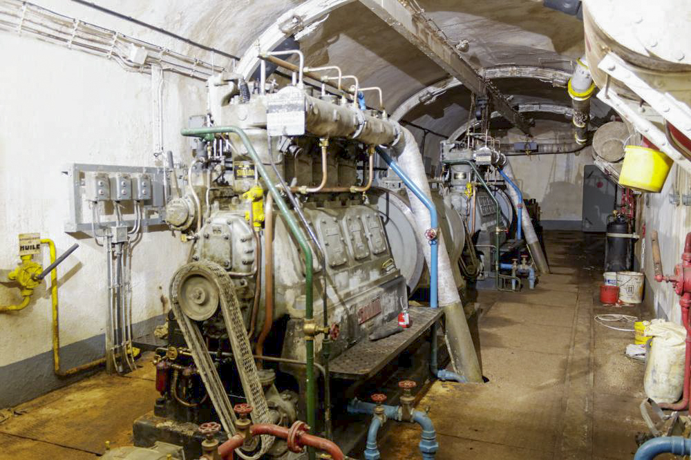 Ligne Maginot - SAINTE AGNES (SAG) - EO9 - (Ouvrage d'artillerie) - L'usine électrique
Groupe électrogène à moteur SMIM 4SR 19 de 100 CV