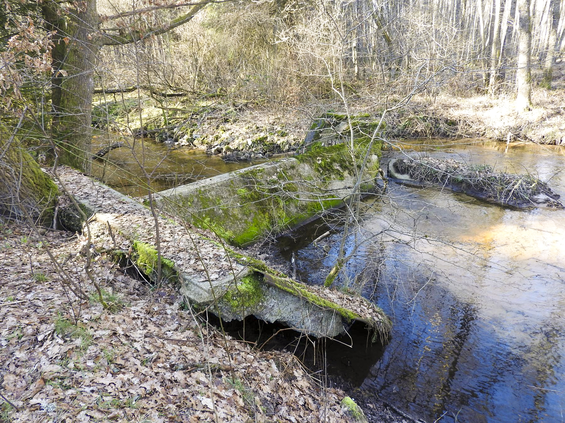 Ligne Maginot - GRAFENWEIHER Centre (Barrage 06) - (Inondation défensive) - Le seuil dans le Schwarzbach en avant de la casemate de Grafenweiher Est