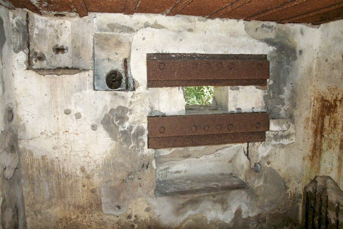 Ligne Maginot - LANGENACKER CENTRE - (Blockhaus pour arme infanterie) - Créneau pour mitrailleuse Hotchkiss 8 mm mle 1914