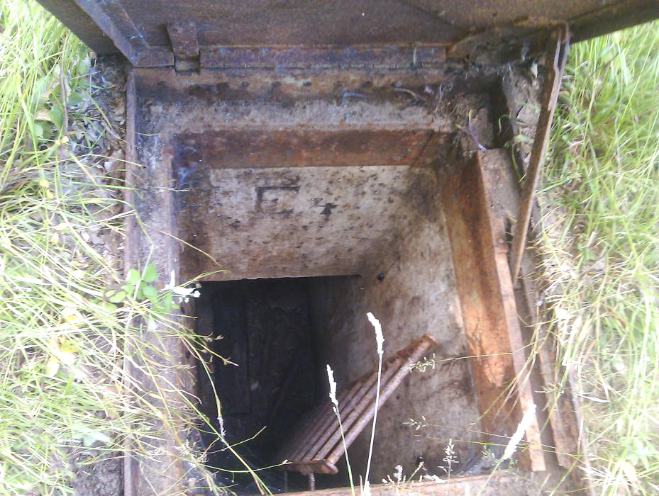 Ligne Maginot - E4 - (Chambre de coupure - Avec central) - Vue de l'entrée