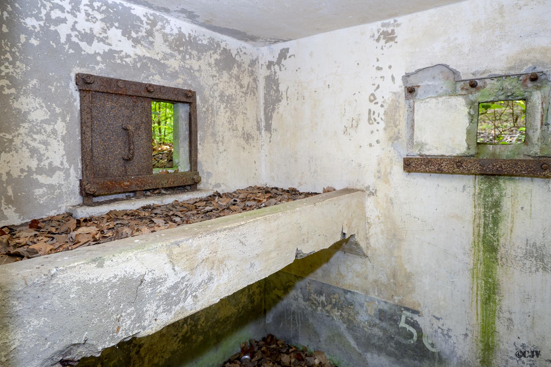 Ligne Maginot - FM46 - NONNENHARDT CENTRE 5 - (Blockhaus pour arme infanterie) - Créneau frontal et latéral gauche