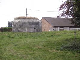 Ligne Maginot - BEF 691 - GAUQUIER Est (Blockhaus pour arme infanterie) - Vue prise face à la rue de Beaulieu - dans son environnement.