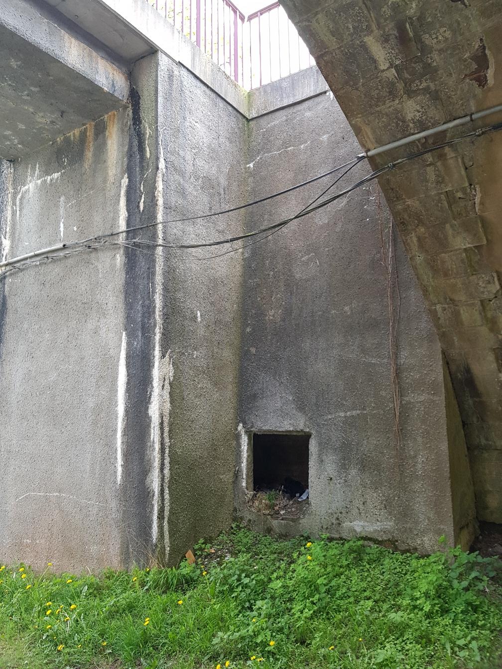 Ligne Maginot - VF60 - ANTENNE DE L'OUVRAGE DU SIMSERHOF - (RESEAU - Voie 60 - Antenne ou rocade ferroviaire) - LEMBERG - Rue du Moulin
Pont ferroviaire voie de 60, niche pour explosif
DMP référence 60-3