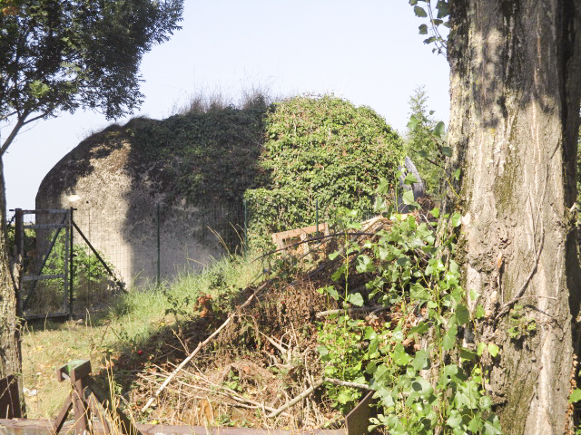 Ligne Maginot - B234 - Le ROSSIGNOL (Blockhaus pour canon) - Visible de la D 422 - Rue de Warneton