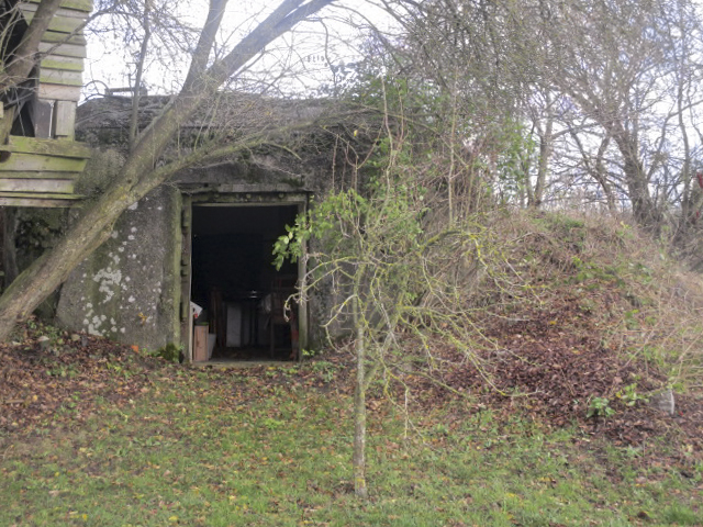 Ligne Maginot - B361 - CUL du FOUR Est (Blockhaus pour canon) - Situé entre le chemin de terre venant du Grand Ridoir et la rue du Gris Massart.