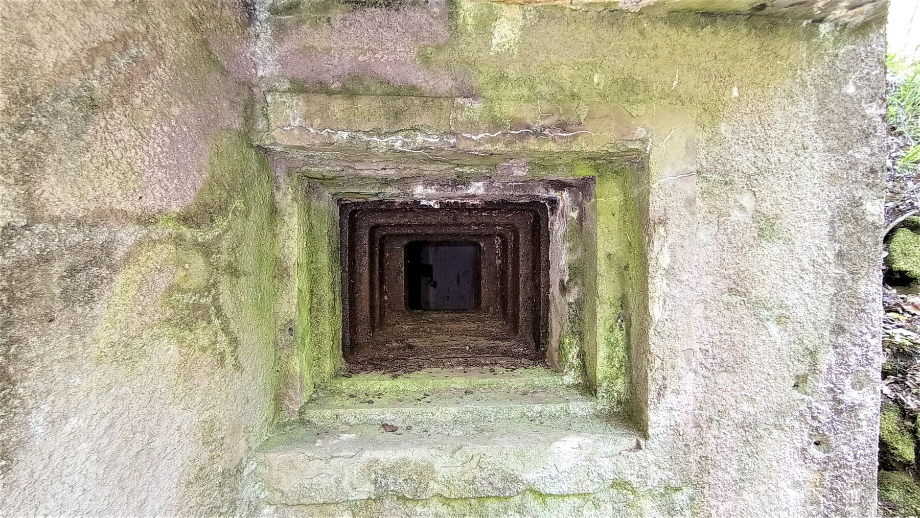 Ligne Maginot - TRAUTBACH OUEST - (Blockhaus pour arme infanterie) - Détail créneau Est