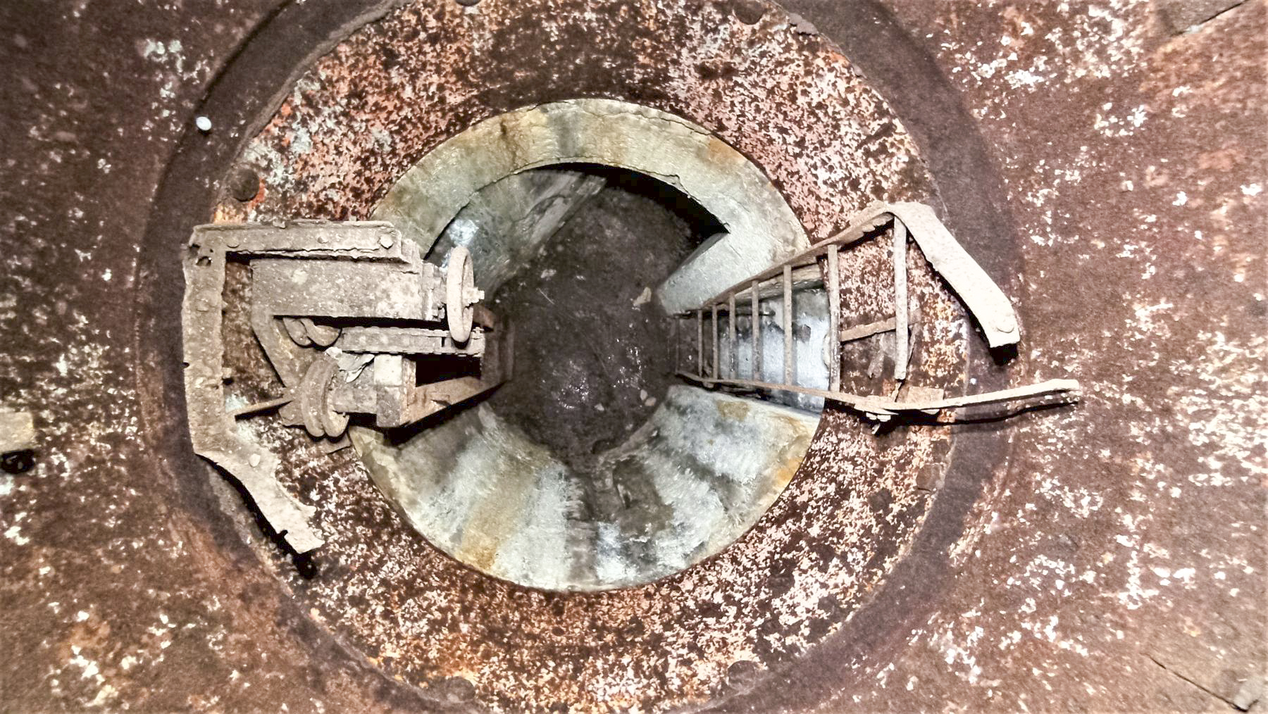 Ligne Maginot - TRAUTBACH OUEST - (Blockhaus pour arme infanterie) - Vue de dessus du puits de la cloche GFM Ouest