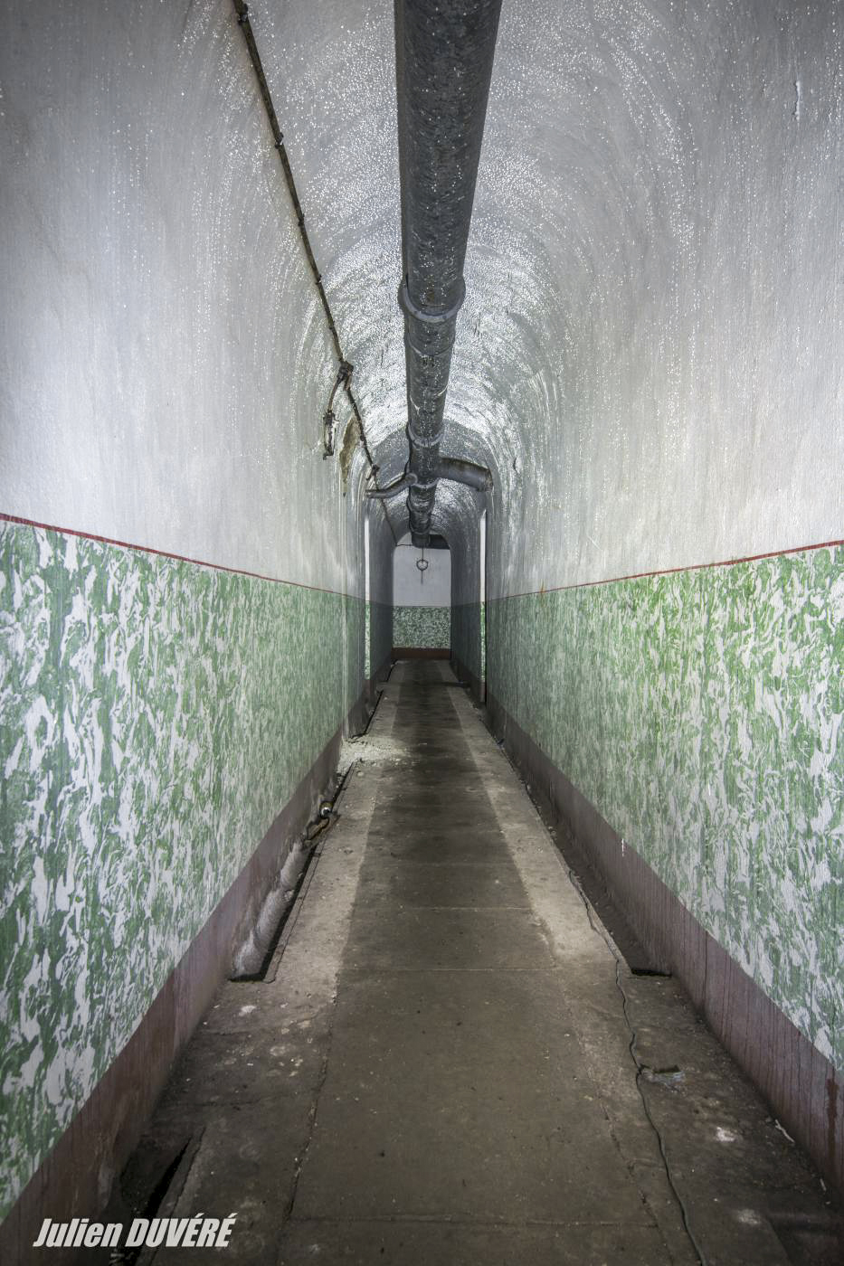 Ligne Maginot - VECKRING - X21 - (Abri) - Couloir desservant les chambrées (côté Est).