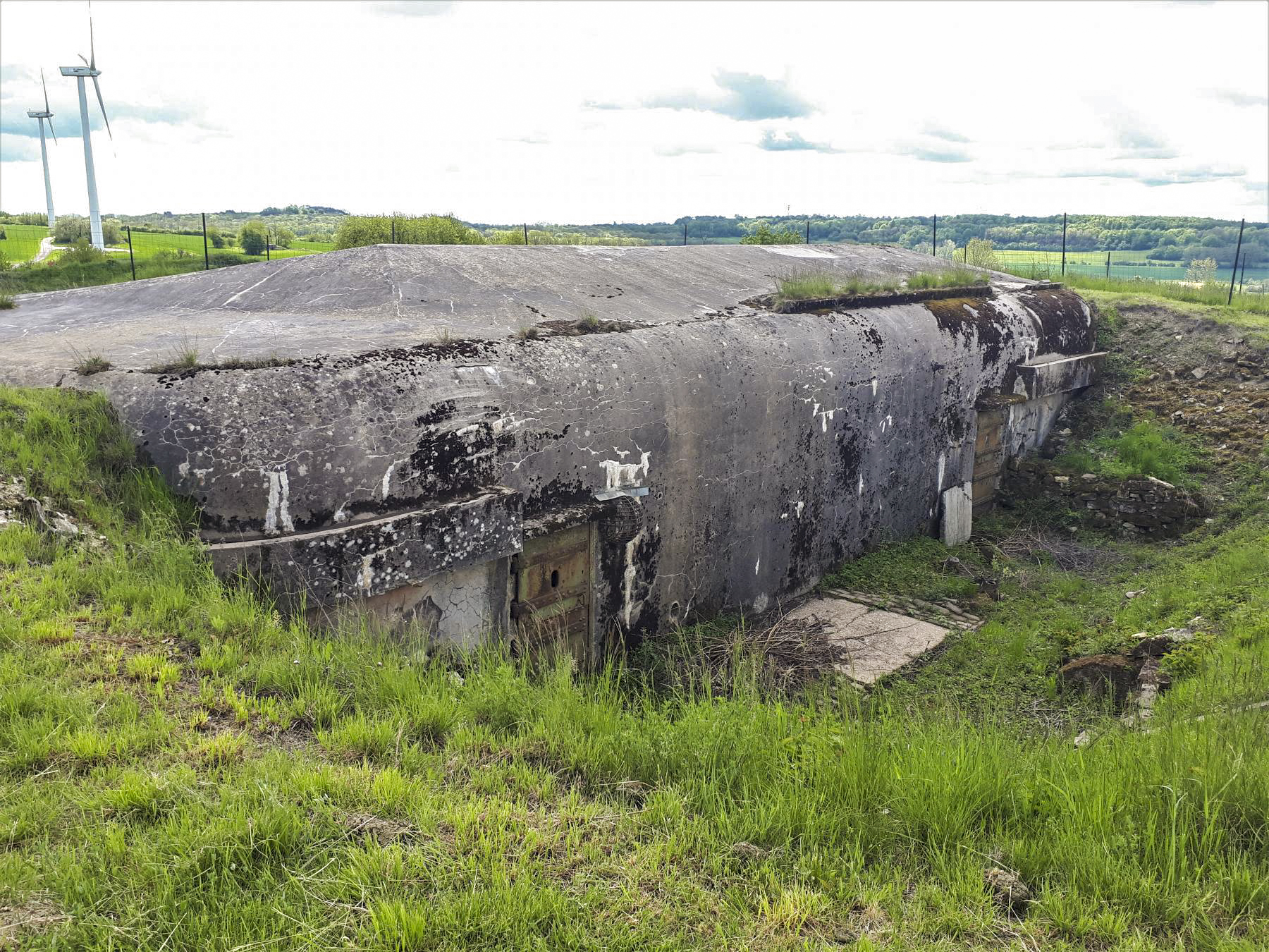 Ligne Maginot - BAMBIDERSTROFF SUD - C71 - (Casemate d'infanterie) - Les deux entrées et l'esplanade 