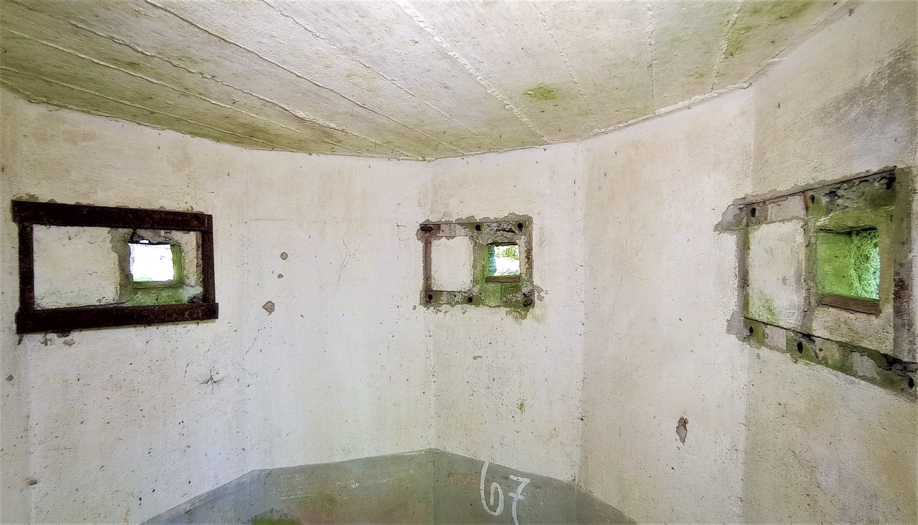 Ligne Maginot - FM49 - WEIBERSLOCH - (Blockhaus pour arme infanterie) - Les deux créneaux frontaux et le créneau arrière droit