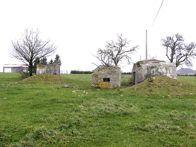 Ligne Maginot - KOPP 5 - (Blockhaus pour arme infanterie) - Deux blockhaus mitrailleuses et un blockhaus léger pour fusil mitrailleur