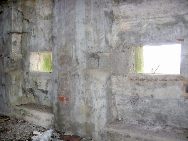 Ligne Maginot - MERRENRIED 3 - (Blockhaus pour arme infanterie) - Créneaux Mitrailleuses