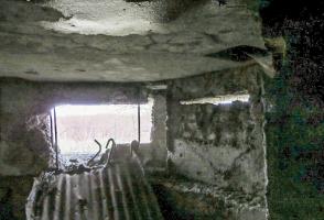 Ligne Maginot - RUBIS - (Blockhaus lourd type STG / STG-FCR - Double) - A travers le créneau on aperçoit une zone marécageuse, ce qui correspond à la description du journal. Ce bloc est bien situé près du tracé d'une ancienne voie ferrée.