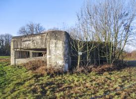 Ligne Maginot - RUBIS - (Blockhaus lourd type STG / STG-FCR - Double) - Situé dans un pré clôturé - Visible du Chemin Piré.