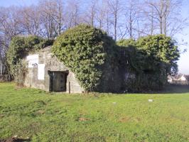 Ligne Maginot - A61 - NOYER - LE PHILANTHROPE - (Blockhaus pour canon) - Le blockhaus est situé à proximité d'un terrain de jeux.