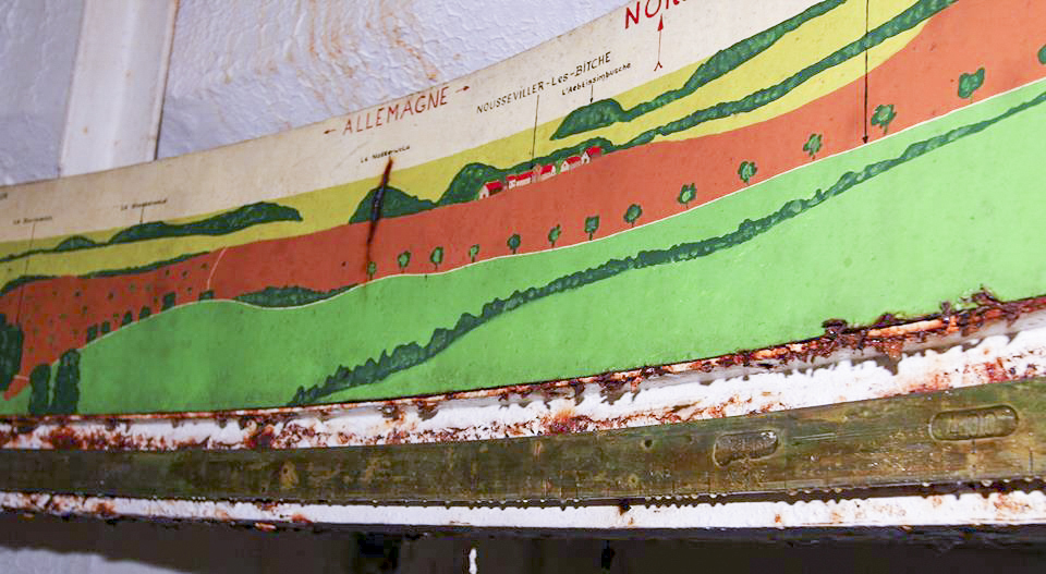 Ligne Maginot - Ouvrage d'artillerie du SIMSERHOF - Bloc 8
Tourelle de 75/33
Panorama peint sur la circulaire de la tourelle