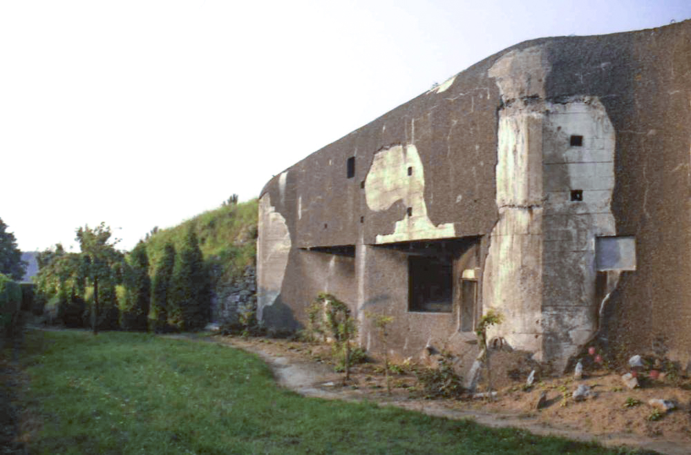 Ligne Maginot - A21 - MAULDE Sud (Casemate d'infanterie - Simple) - Vue latérale de la façade de tir.