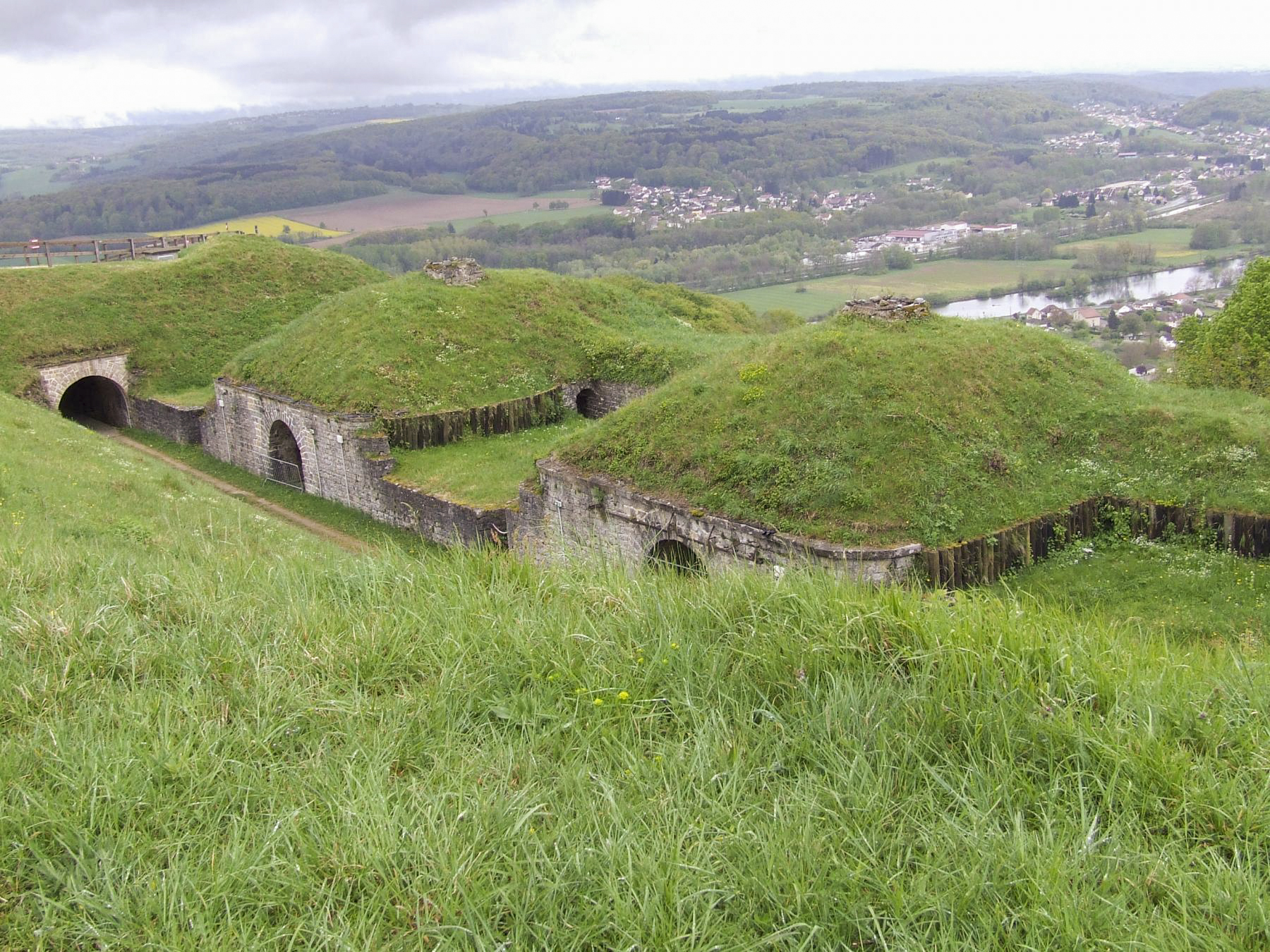 Ligne Maginot - FORT DU MONT-BART - (PC de Sous-Secteur) - Les plates-formes d'artillerie du fort.