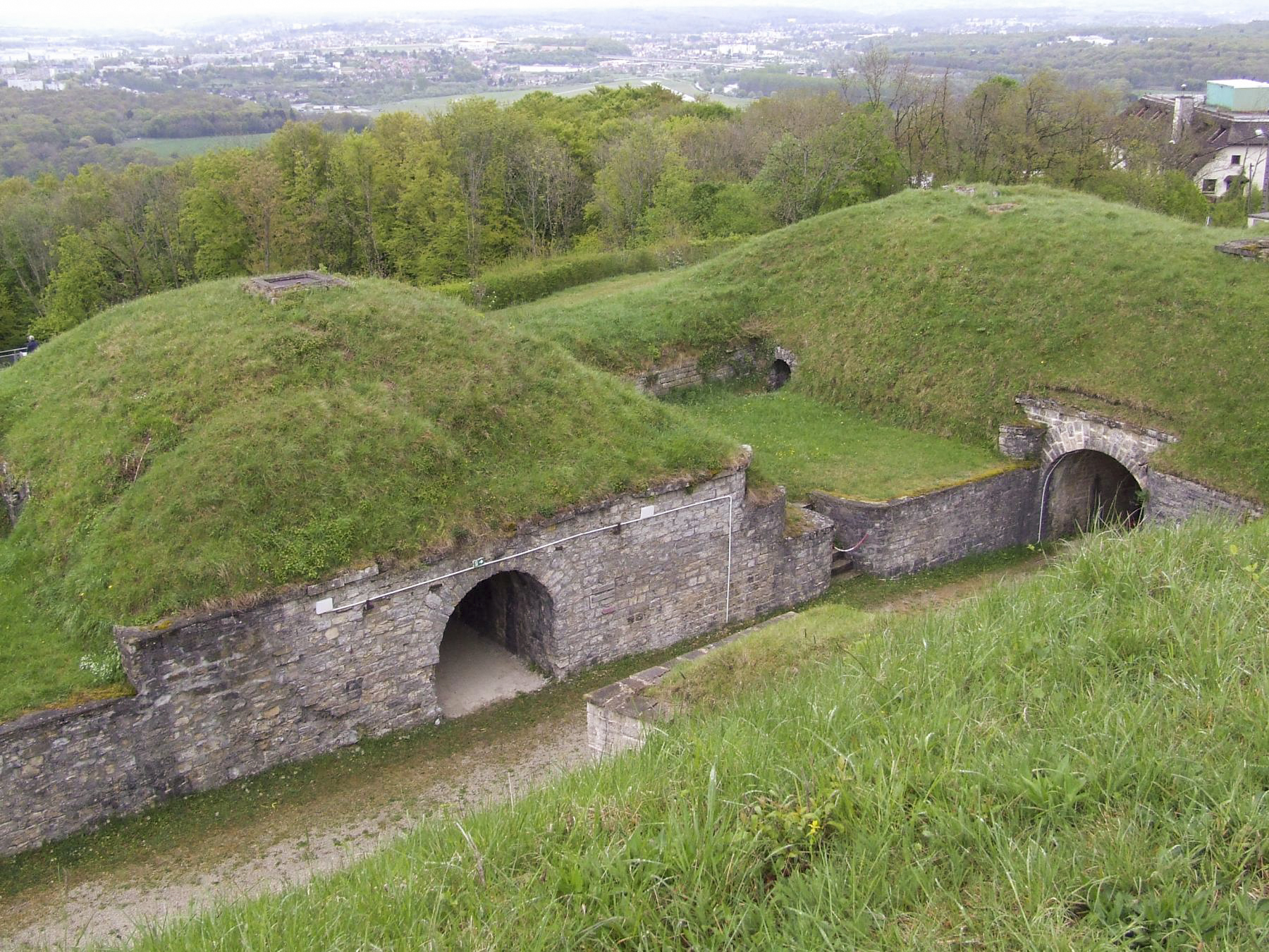 Ligne Maginot - FORT DU MONT-BART - (PC de Sous-Secteur) - Les plates-formes d'artillerie du fort.