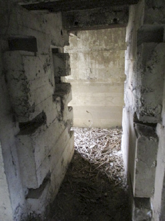 Ligne Maginot - A47 - PAON - (Blockhaus lourd type STG / STG-FCR - Double) - Intérieur du blockhaus.
L'entrée