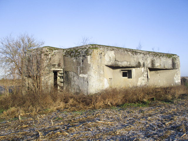 Ligne Maginot - A64 - QUATRE VENTS - (Blockhaus lourd type STG / STG-FCR - Double) - Chambres de tir sud-est et à gauche, l'entrée du personnel