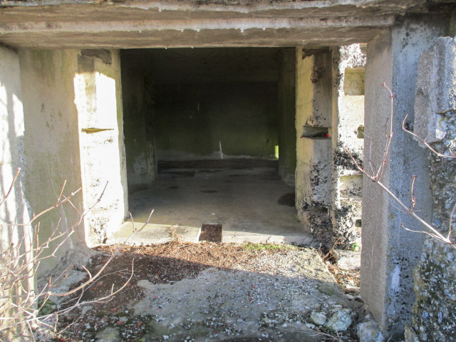 Ligne Maginot - A64 - QUATRE VENTS - (Blockhaus lourd type STG / STG-FCR - Double) - L'entrée du matériel et à droite, l'entrée du personnel