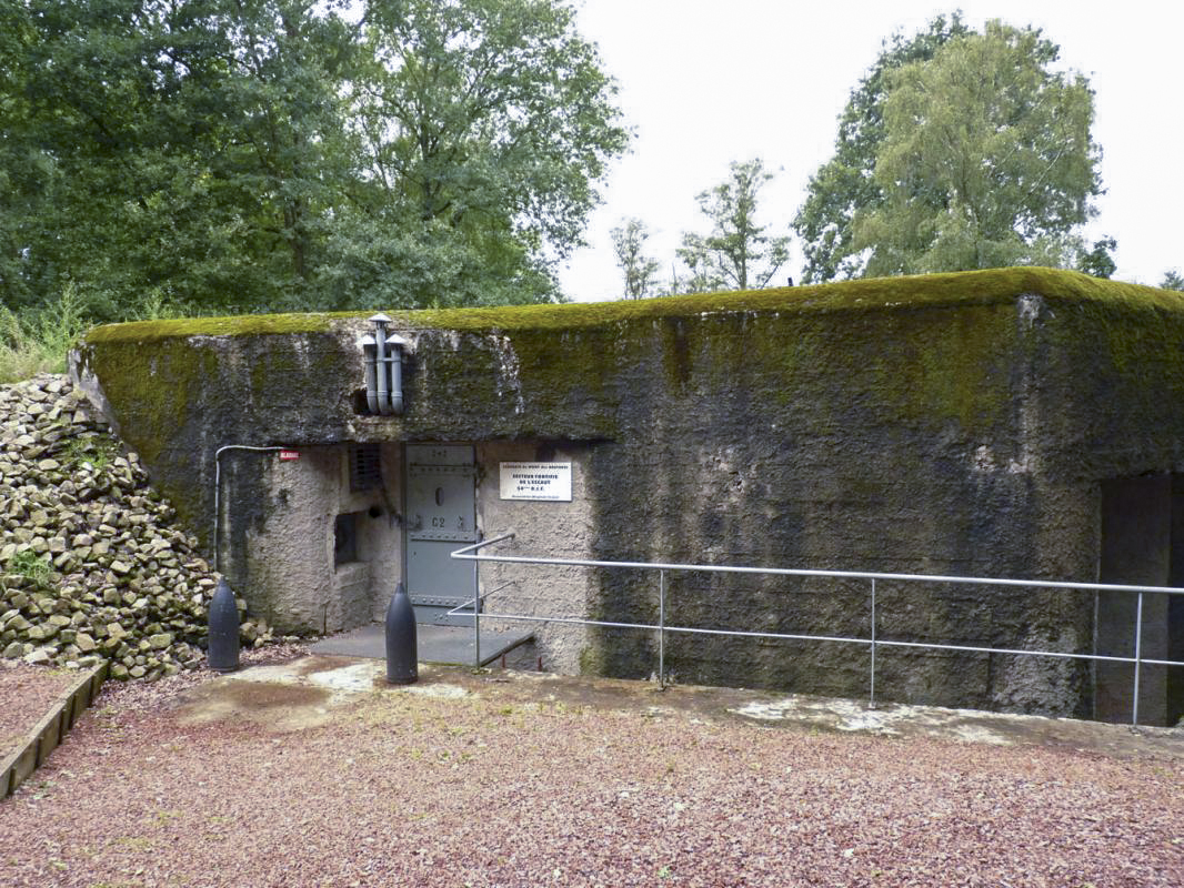 Ligne Maginot - CIMETIERE DU MONT DES BRUYERES - C2 - (Casemate d'infanterie) - 