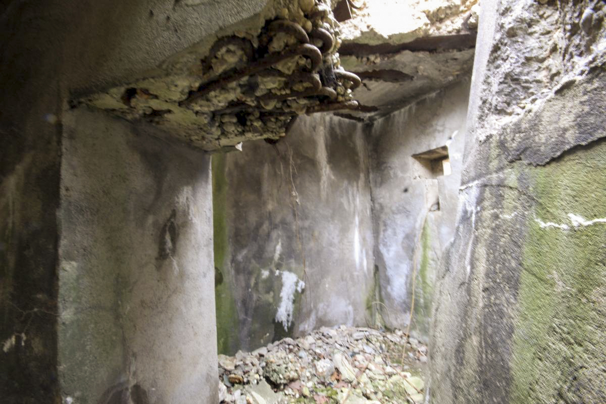 Ligne Maginot - C15N - LA BARRIERE 1 - (Blockhaus pour canon) - Chambre de tir pour mitrailleuse