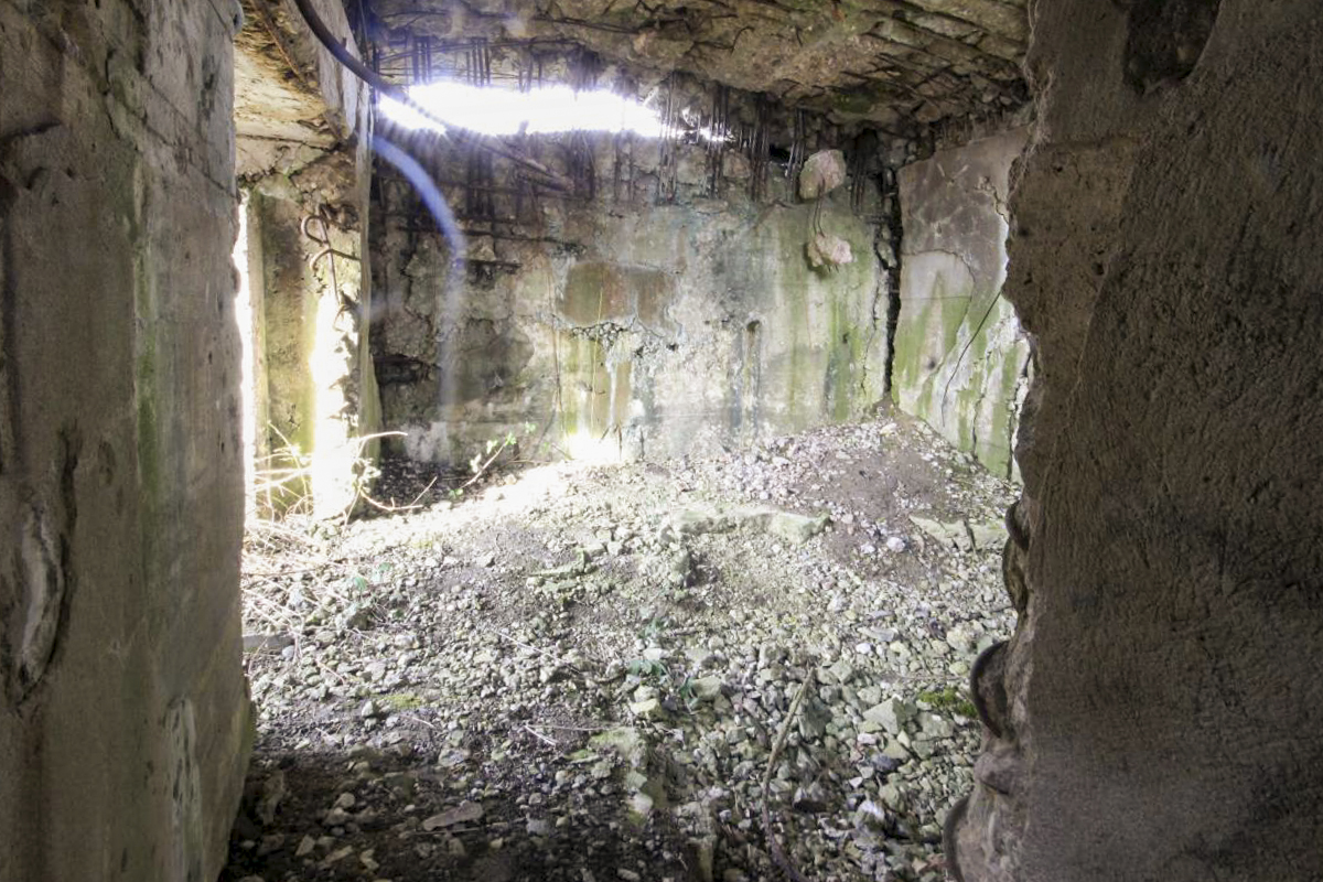 Ligne Maginot - C15N - LA BARRIERE 1 - (Blockhaus pour canon) - La chambre de tir vue depuis l'entrée du personnel